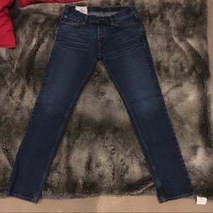 Hollister jeans Size 33/32 (it fits like a 31/32)